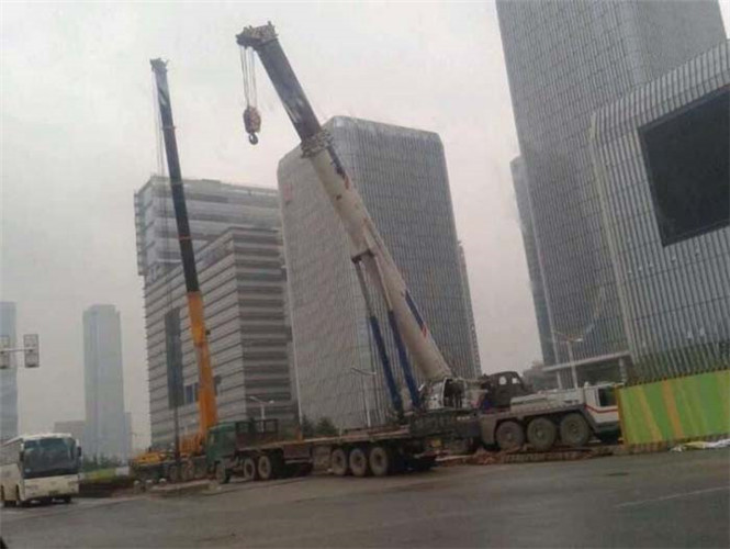 广陵区“自动找平”—— 吊车的 “平地神器” 技术